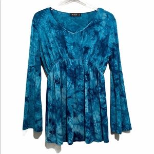 ☘️Come Together blue tie dye top Size XL
